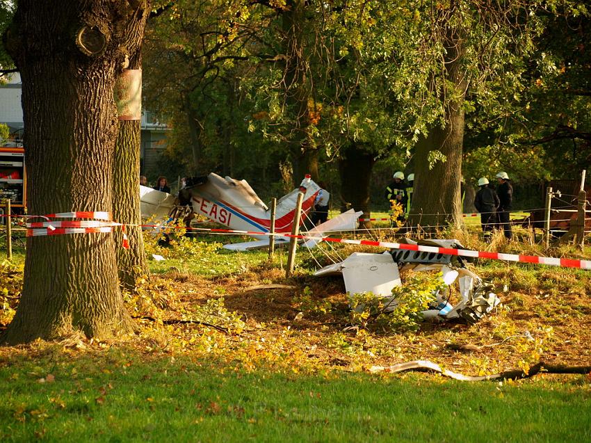 Kleinflugzeug abgestuerzt Sankt Augustin Meindorf P099.JPG